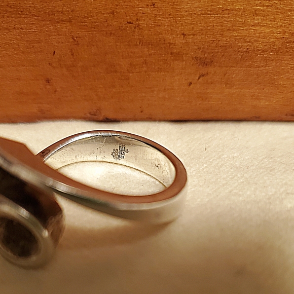 James Avery Retired Sculpted Ribbon Ring , size 8.5 - Picture 3 of 6